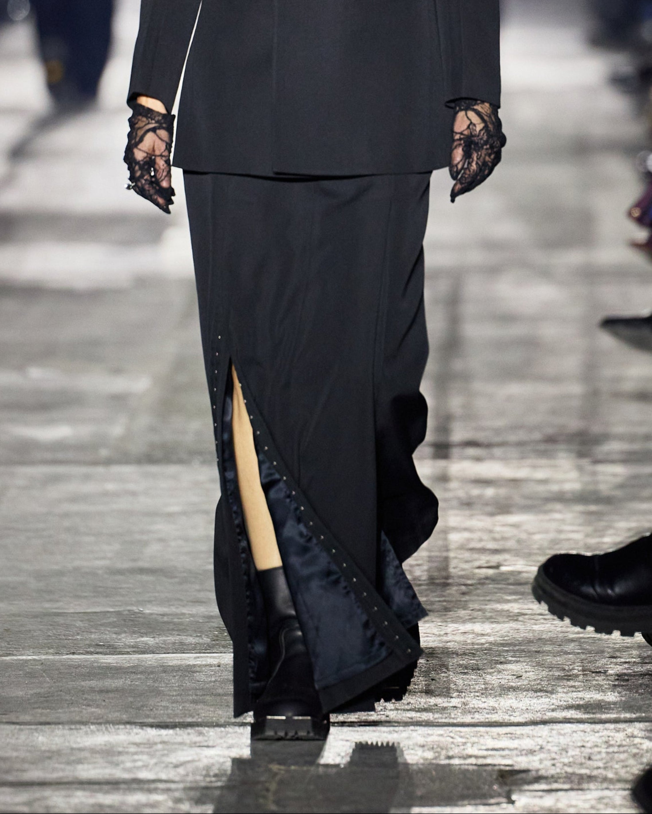 WOOL GABARDINE SLIT SKIRT