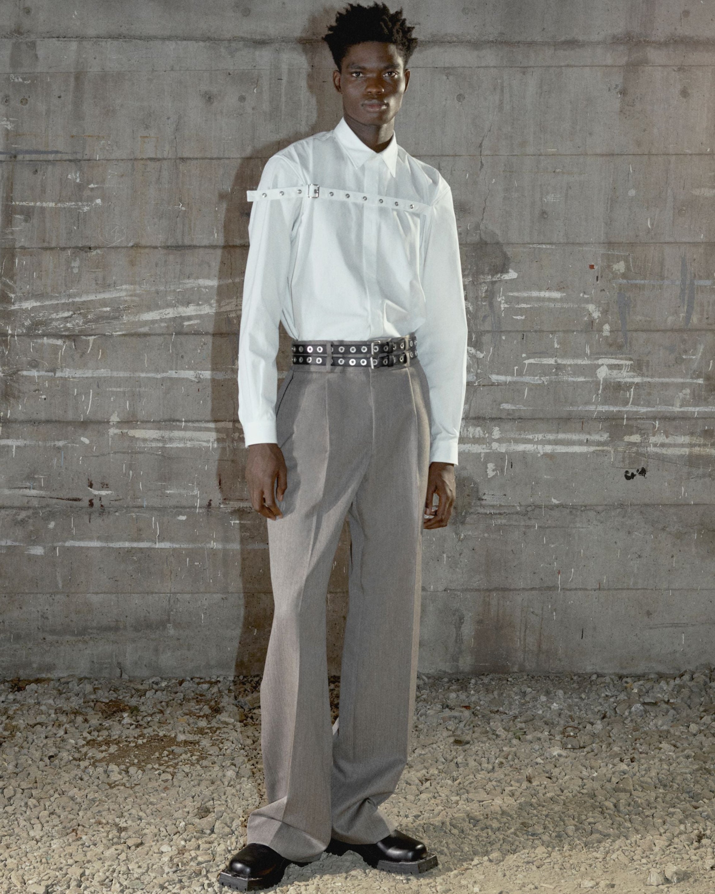 BROADCLOTH FRONT STRAP SHIRT