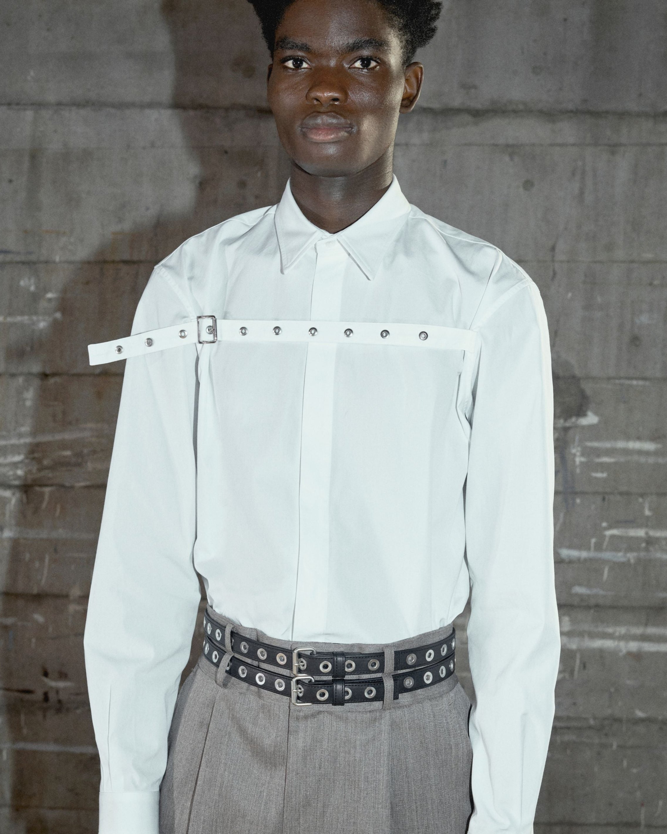 BROADCLOTH FRONT STRAP SHIRT