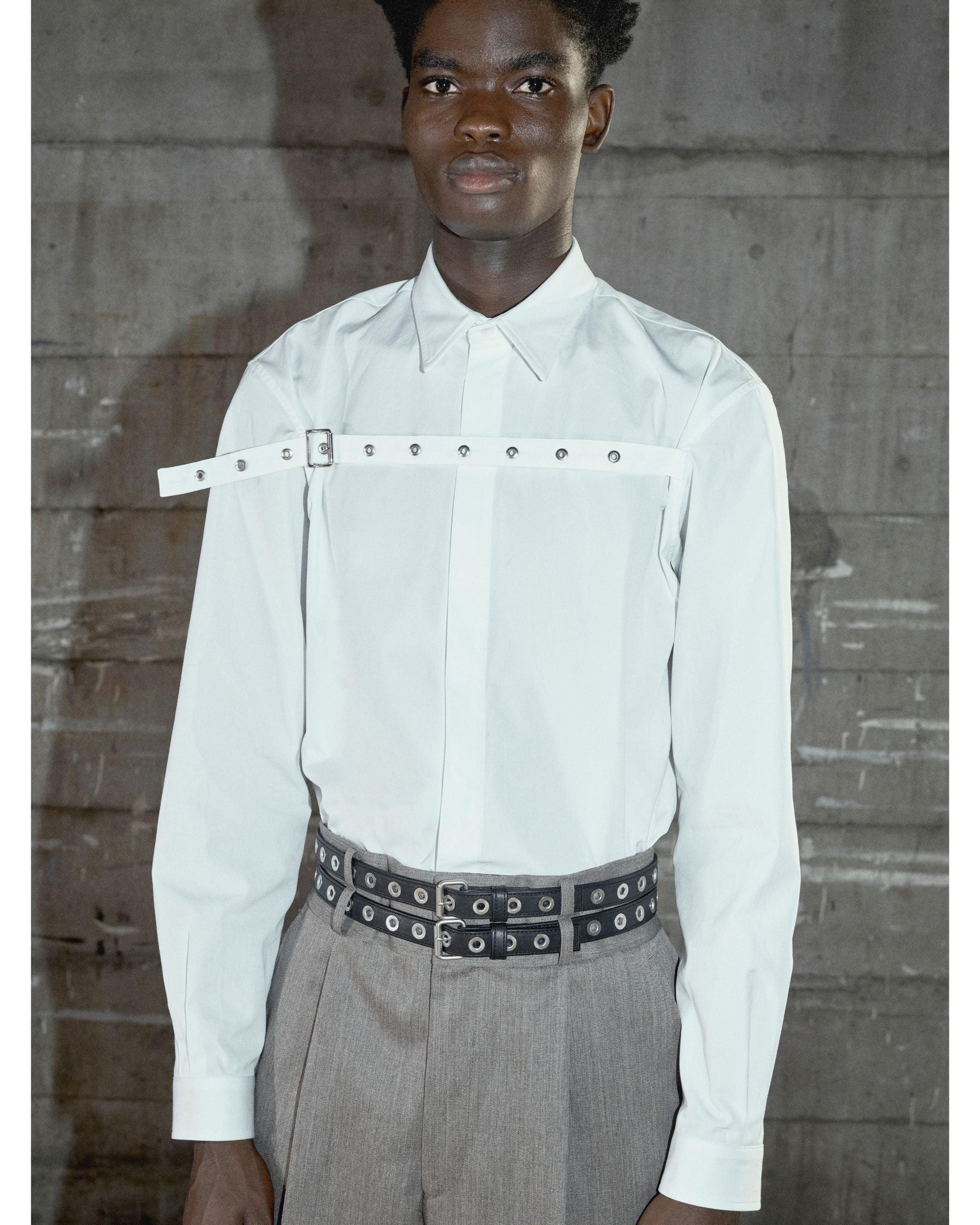 BROADCLOTH FRONT STRAP SHIRT