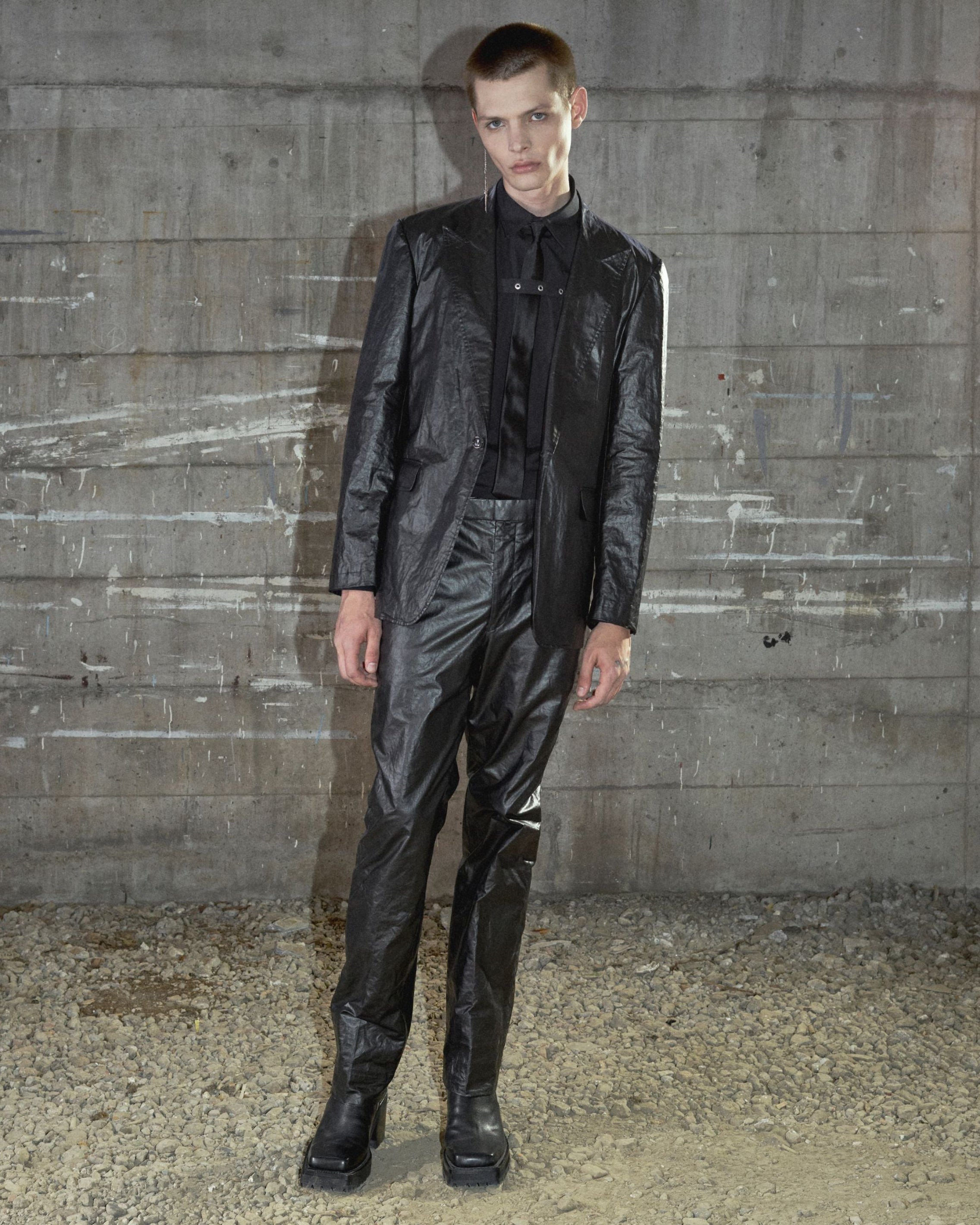 BROADCLOTH FRONT STRAP SHIRT