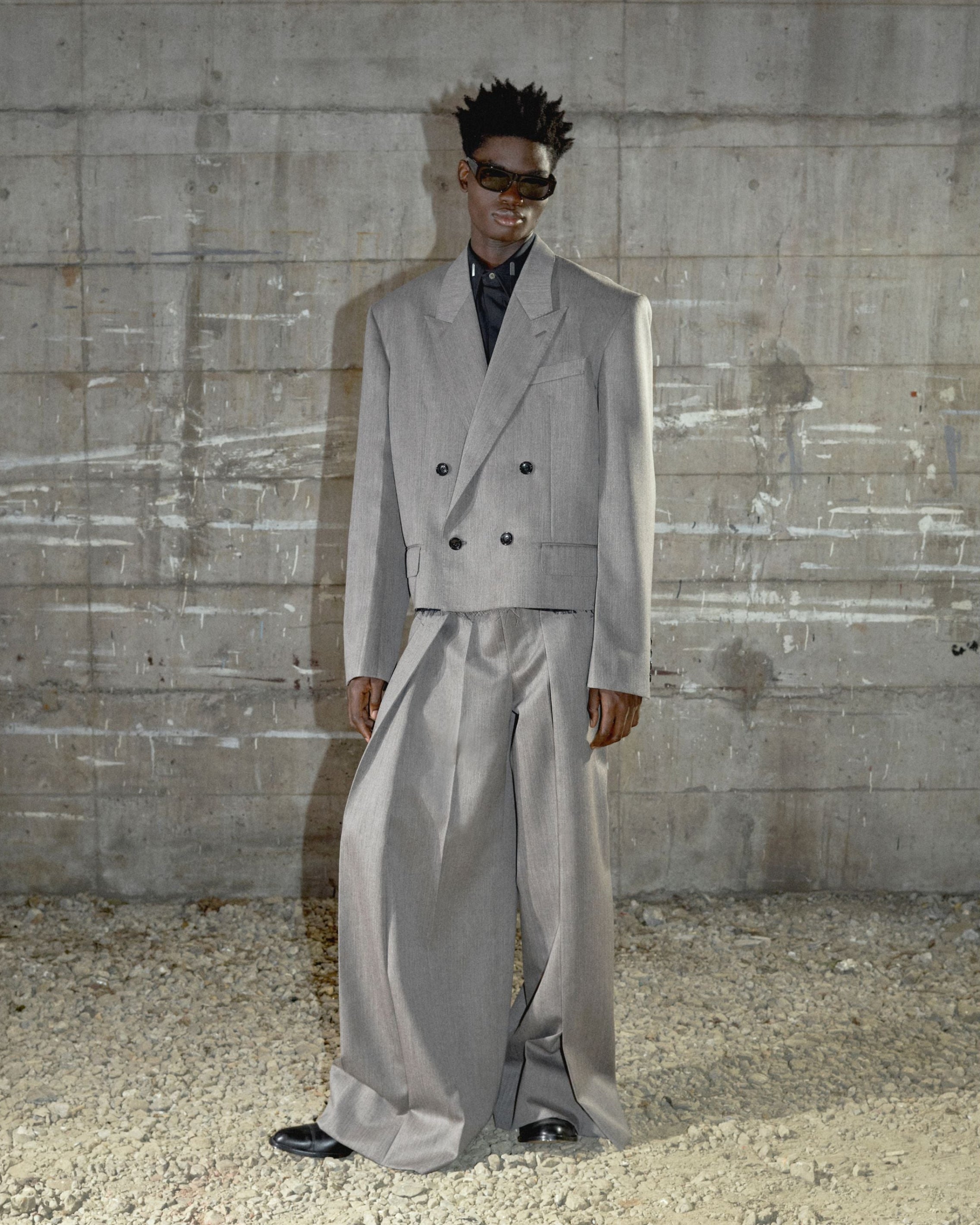 BROADCLOTH REGULAR COLLAR SHIRT WITH COLLAR STIFFENERS