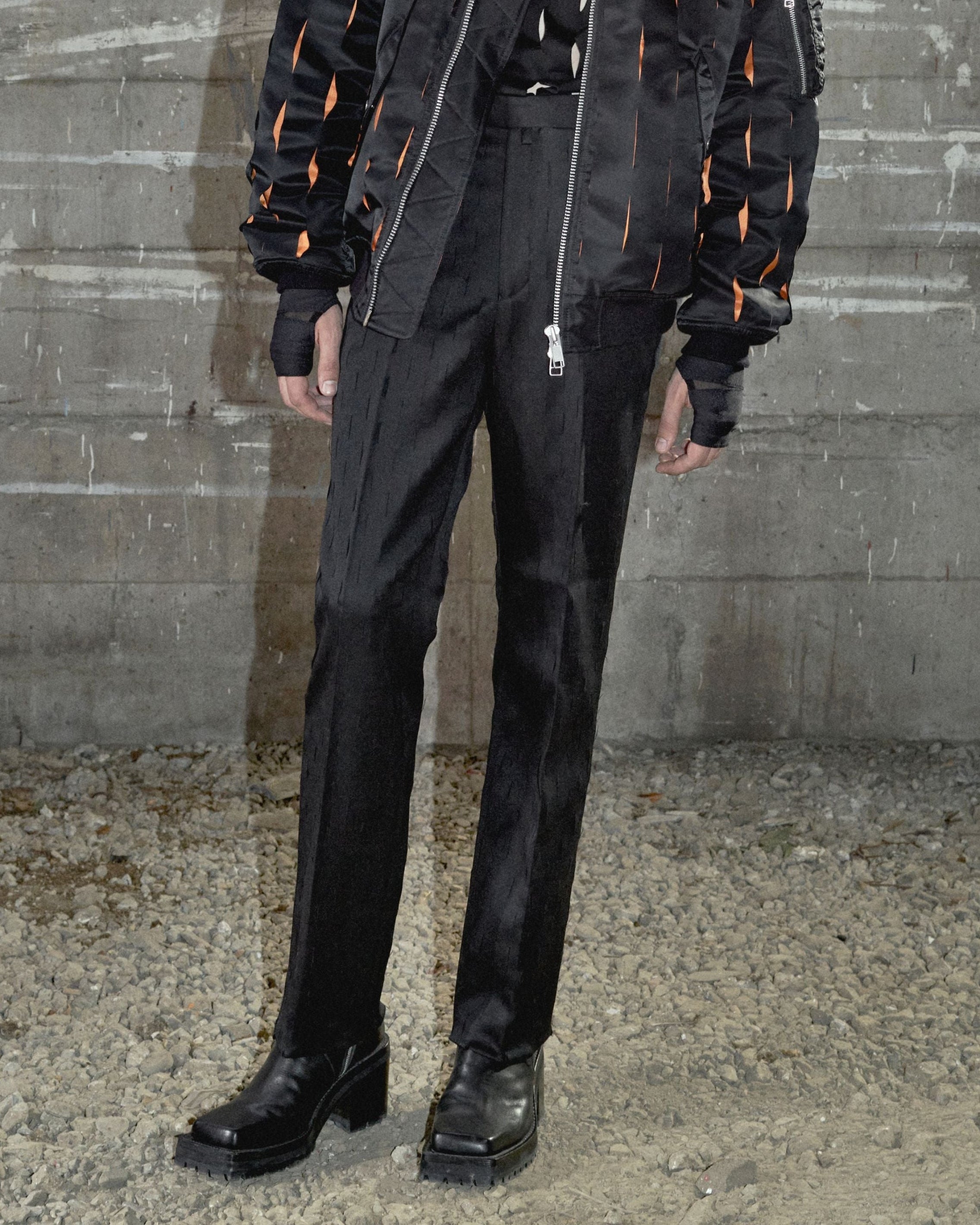 【3/27発売予定】SLASHED WOOL GABARDINE STRAIGHT TROUSERS