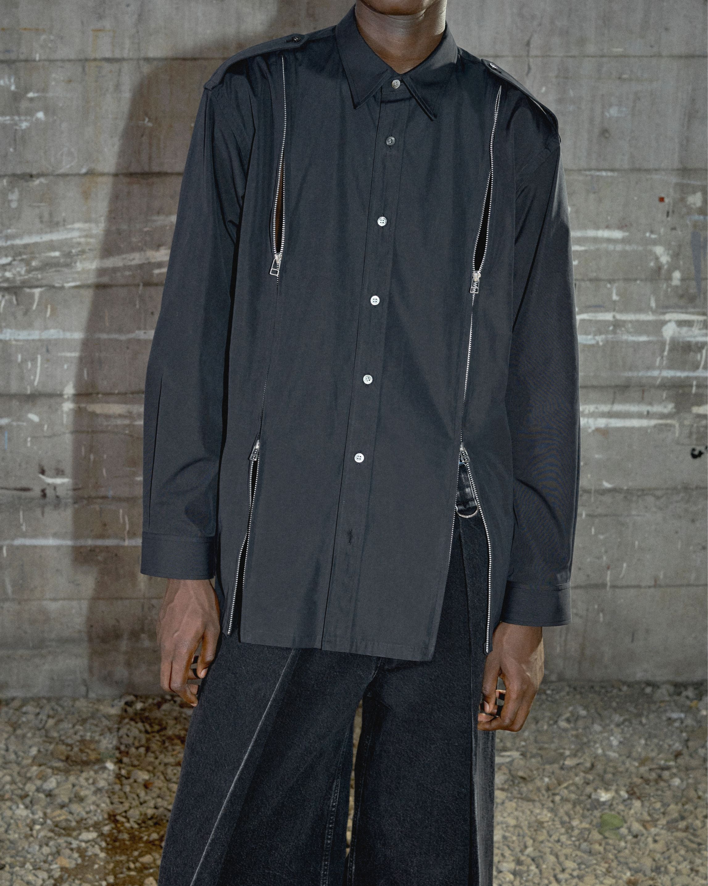BROADCLOTH ZIPPED SHIRT