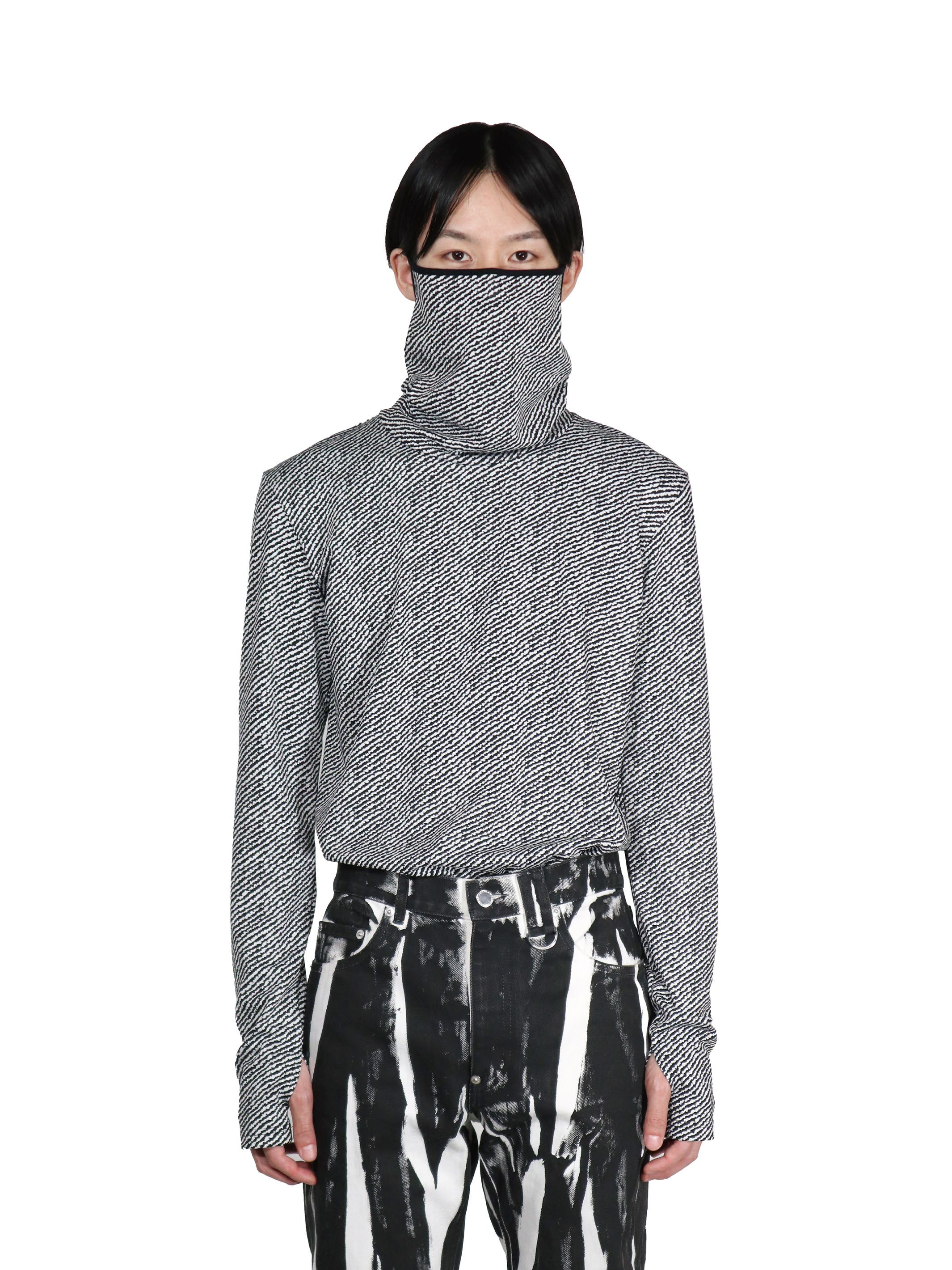 Earhook hi-neck top | Black*white