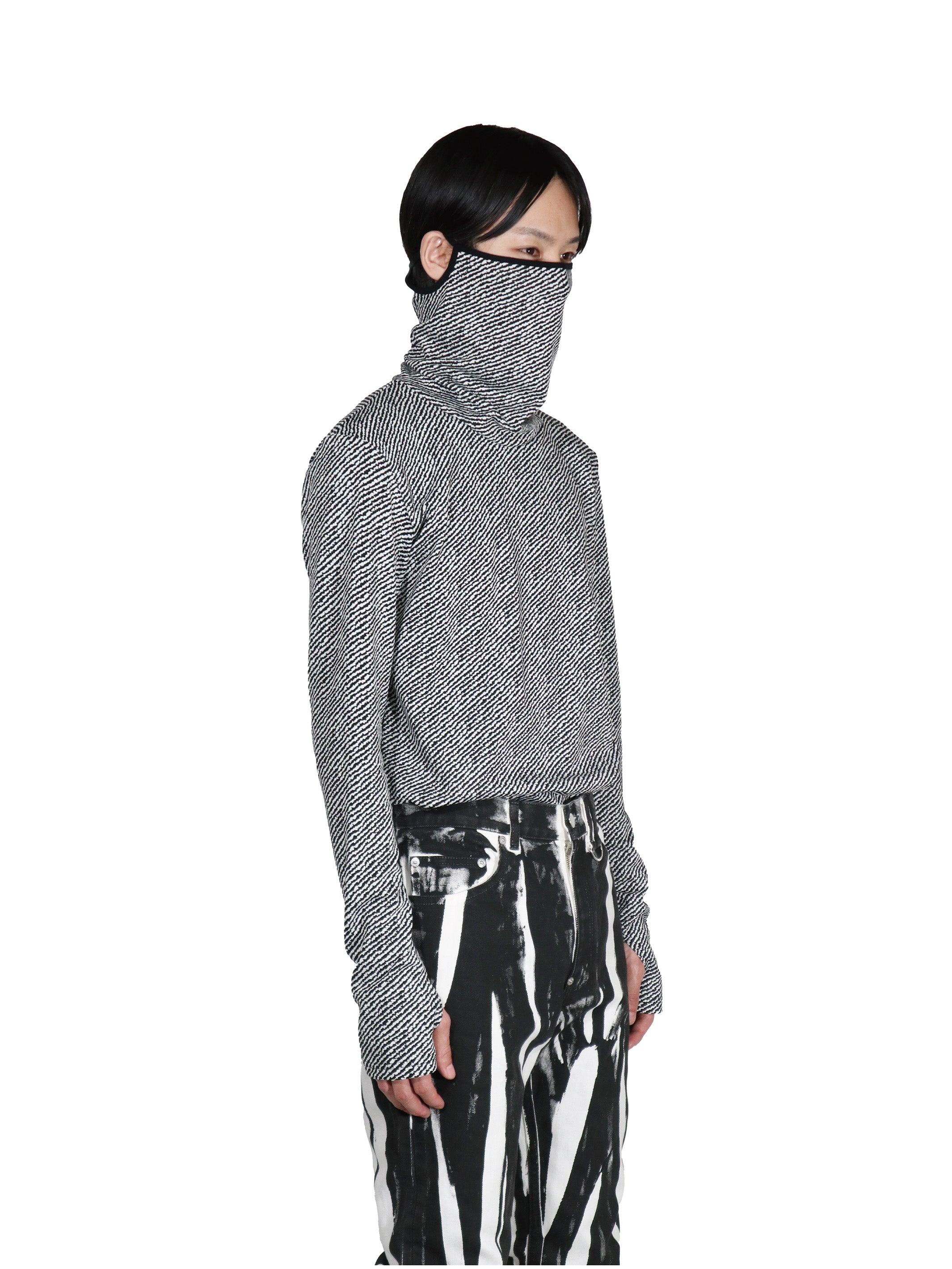 Earhook hi-neck top | Black*white