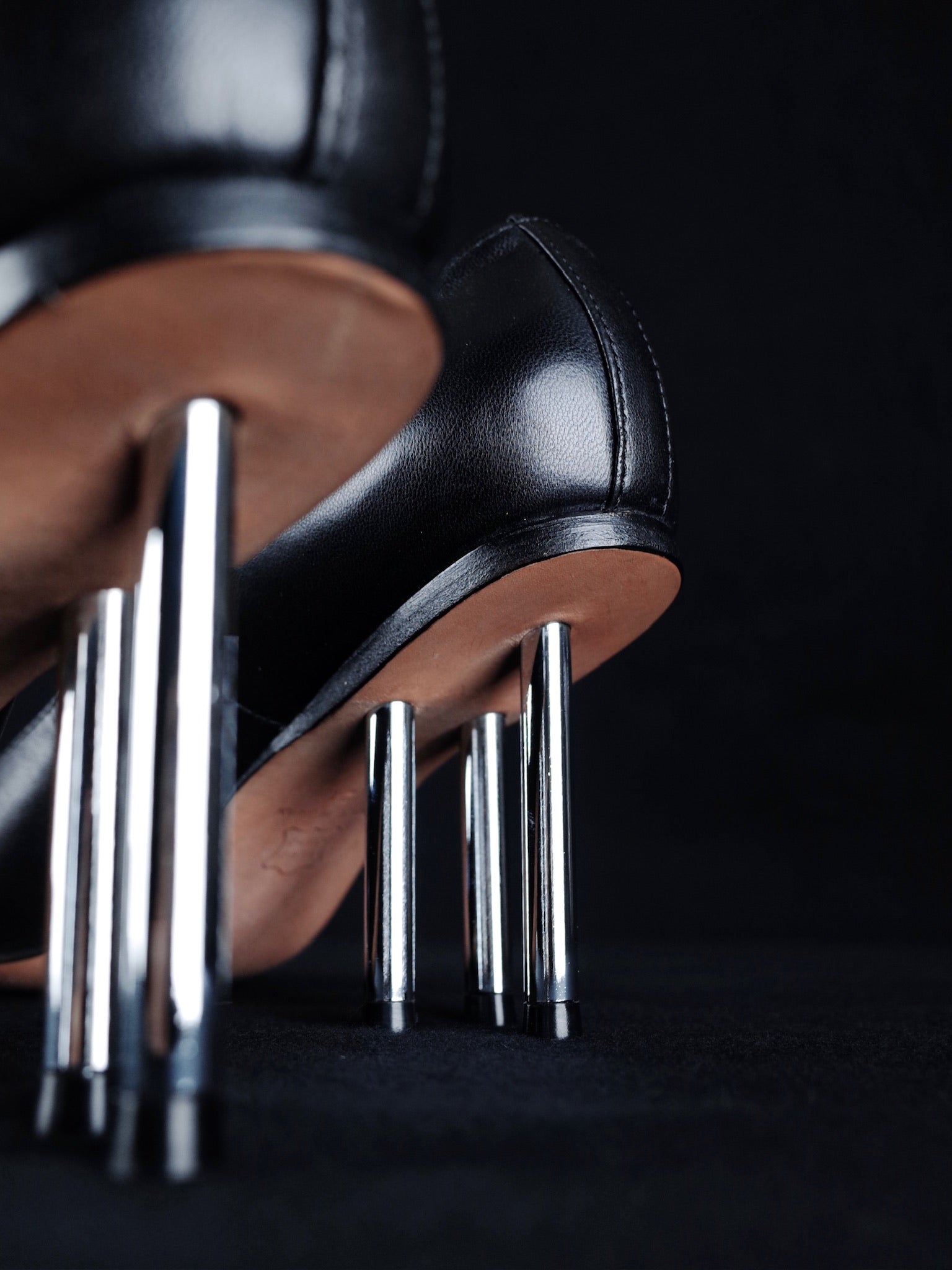 THREE HEELS PUMPS